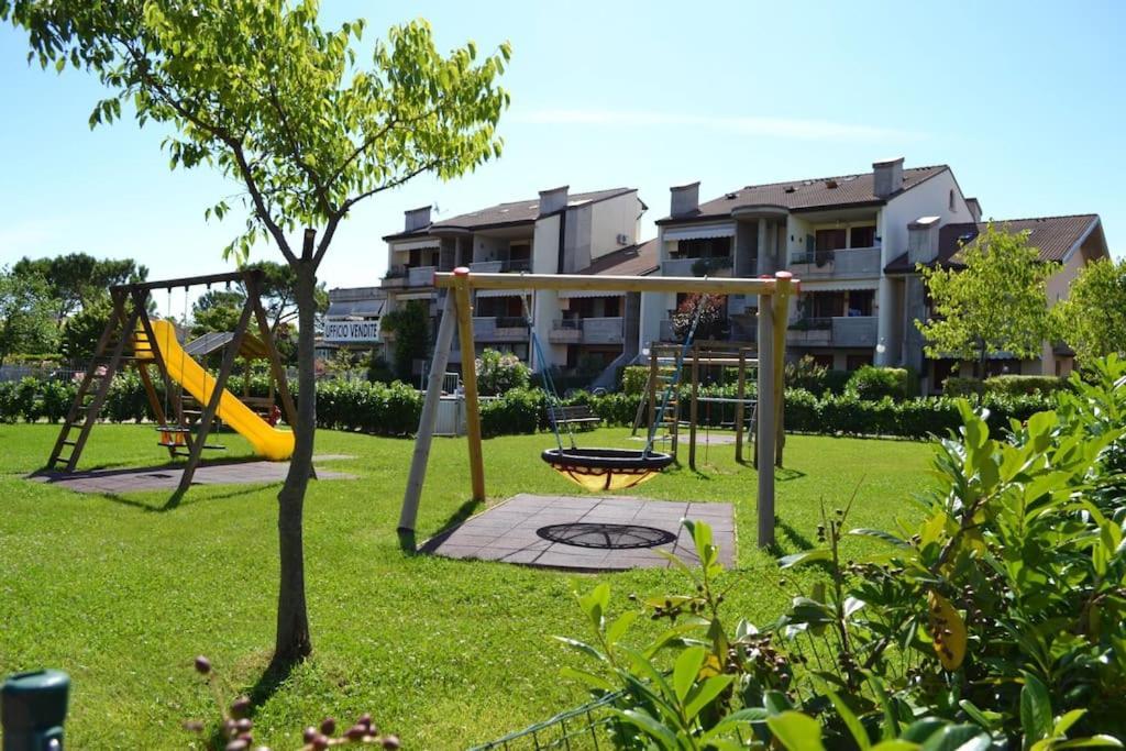 Green Apartment And Pools Desenzano del Garda Exterior photo